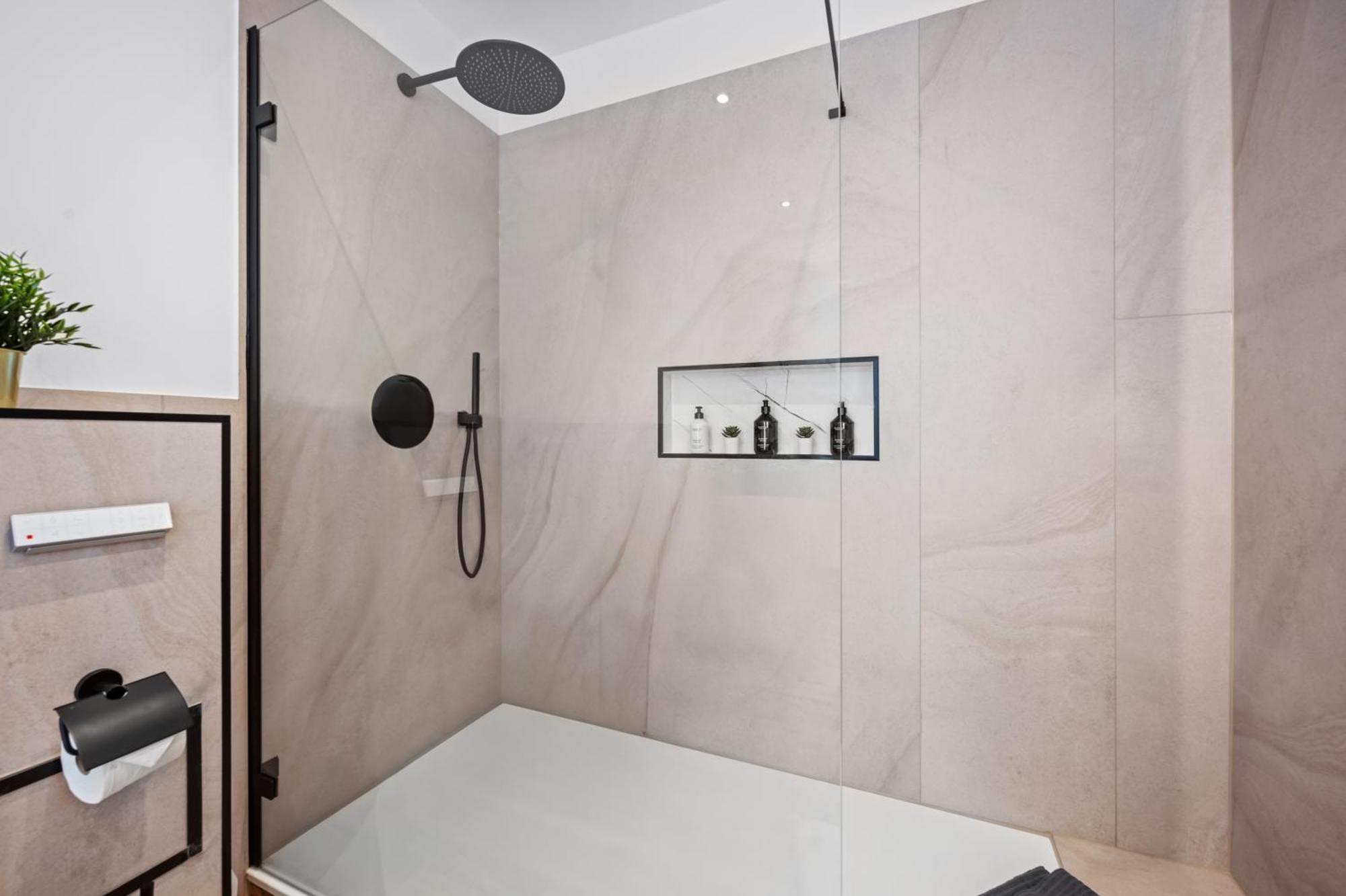 Edler Wohnraum Schlossteich-Suite 3 Sz Mit Zwei Balkonen, Kaffeevollautomat, Kamin, Klima, Lift & Zwei Parkplaetzen Хемниц Экстерьер фото