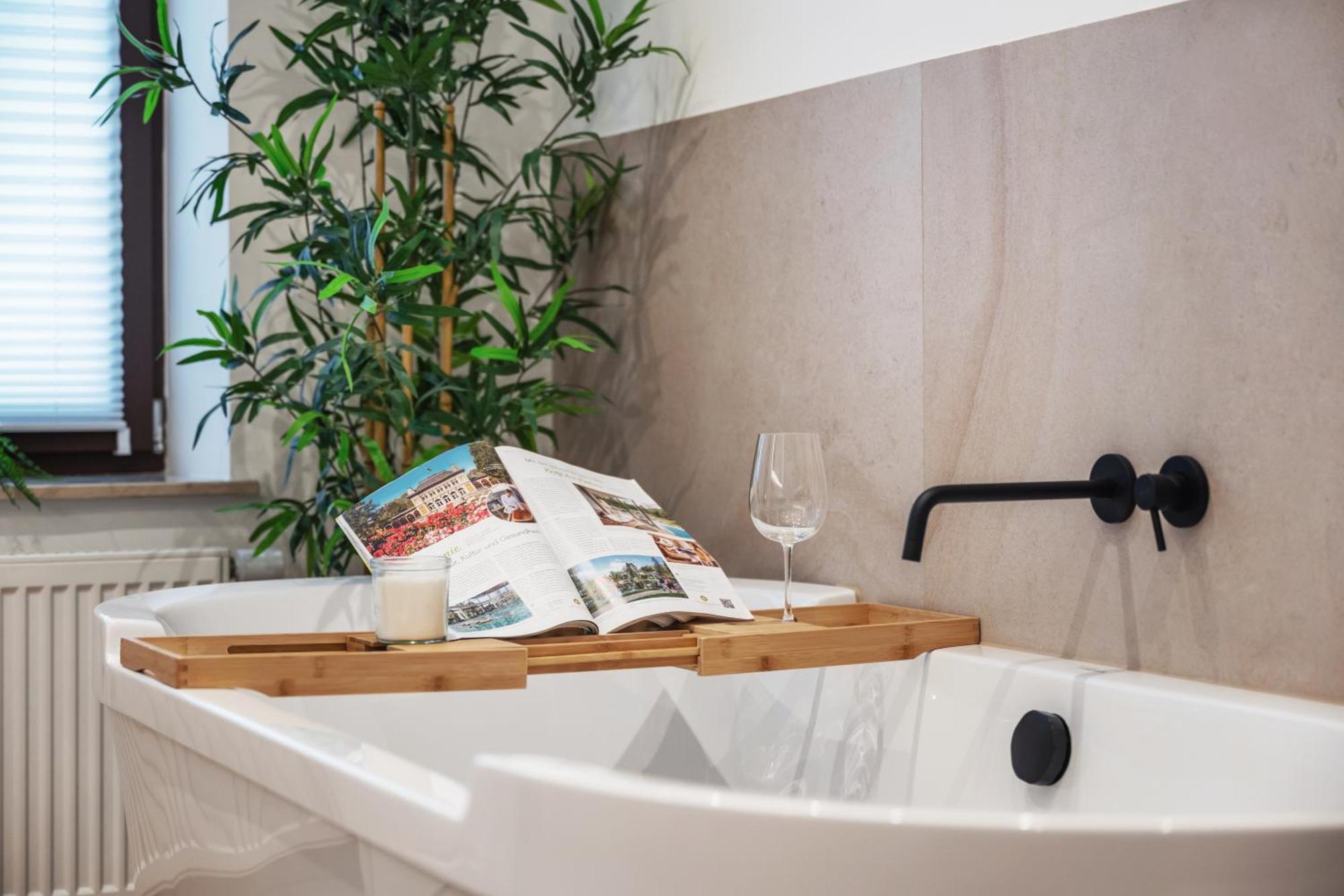 Edler Wohnraum Schlossteich-Suite 3 Sz Mit Zwei Balkonen, Kaffeevollautomat, Kamin, Klima, Lift & Zwei Parkplaetzen Хемниц Экстерьер фото