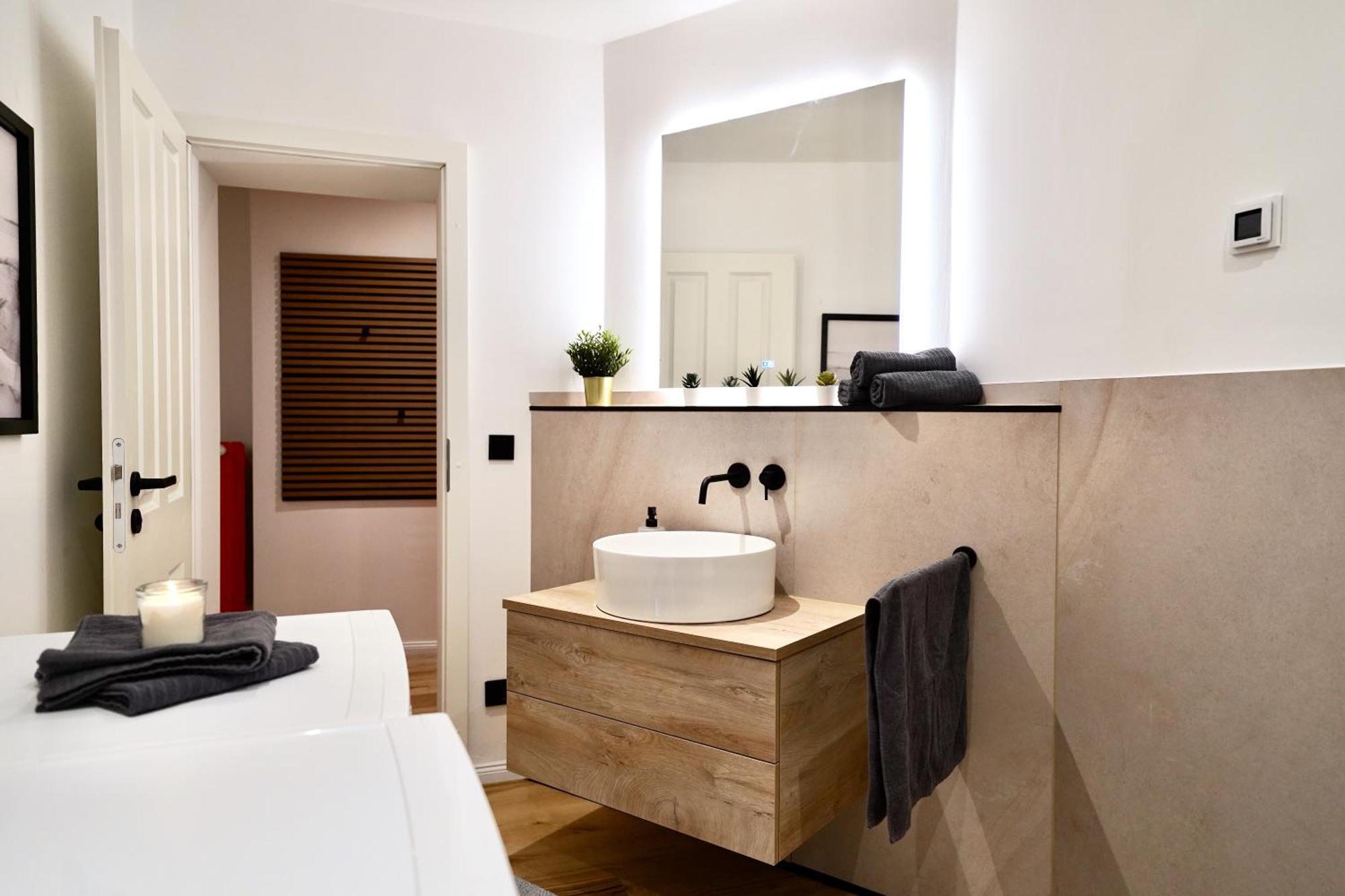 Edler Wohnraum Schlossteich-Suite 3 Sz Mit Zwei Balkonen, Kaffeevollautomat, Kamin, Klima, Lift & Zwei Parkplaetzen Хемниц Экстерьер фото
